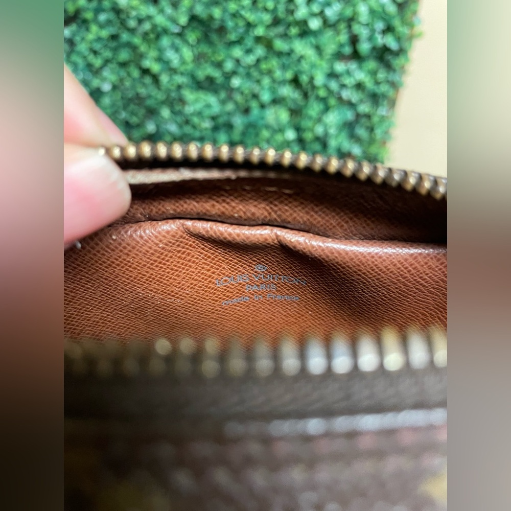 Louis Vuitton - Vintage Danube Monogram Canvas Crossbody Bag - 2002 - Picture 10 of 16